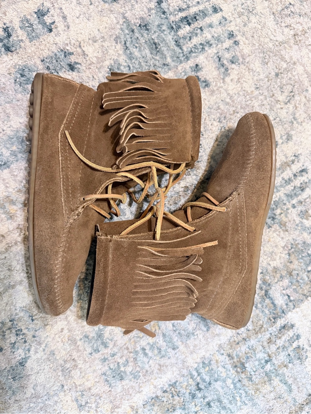 Minnetonka Genuine Suede Fringe Moccasin Boots - Brown - Women's 6  🤎